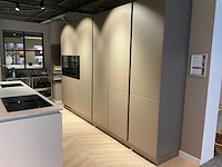 Schüller siena eiland showroomkeuken met kastenwand - afbeelding 16 van  41