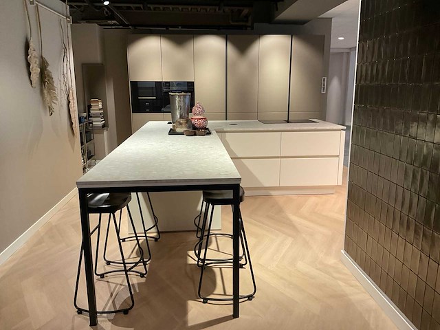 Schüller siena eiland showroomkeuken met kastenwand - afbeelding 12 van  41