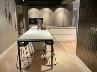 Schüller siena eiland showroomkeuken met kastenwand - afbeelding 12 van  41