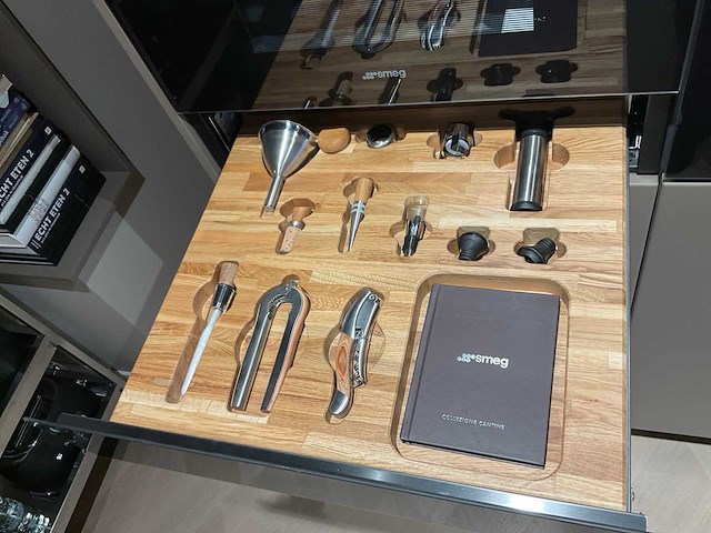 Schüller siena eiland showroomkeuken met kastenwand - afbeelding 29 van  41