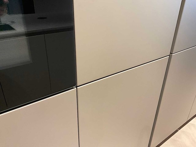 Schüller siena eiland showroomkeuken met kastenwand - afbeelding 31 van  41
