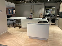 Schüller siena eiland showroomkeuken met kastenwand - afbeelding 23 van  41