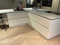 Schüller siena eiland showroomkeuken met kastenwand - afbeelding 37 van  41