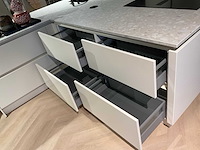 Schüller siena eiland showroomkeuken met kastenwand - afbeelding 39 van  41