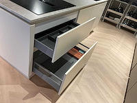 Schüller siena eiland showroomkeuken met kastenwand - afbeelding 41 van  41