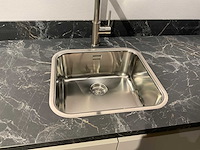 Schüller uma hoekopgestelde showroomkeuken - afbeelding 7 van  25