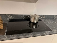 Schüller uma hoekopgestelde showroomkeuken - afbeelding 8 van  25