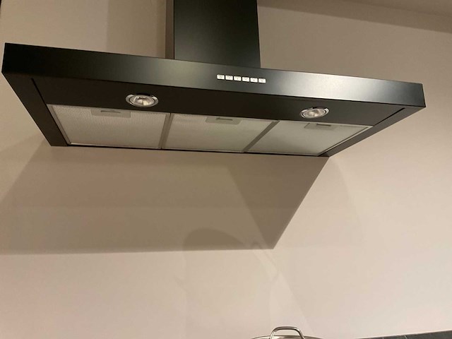 Schüller uma hoekopgestelde showroomkeuken - afbeelding 10 van  25