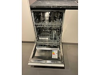 Schüller uma hoekopgestelde showroomkeuken - afbeelding 15 van  25