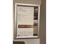 Schüller uma hoekopgestelde showroomkeuken - afbeelding 17 van  25