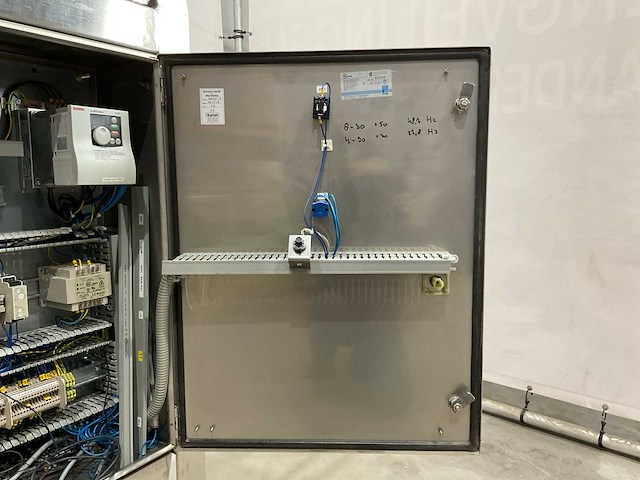 Schut systems - 2006 - sprinter f60 - dozen opzet machine - afbeelding 12 van  16