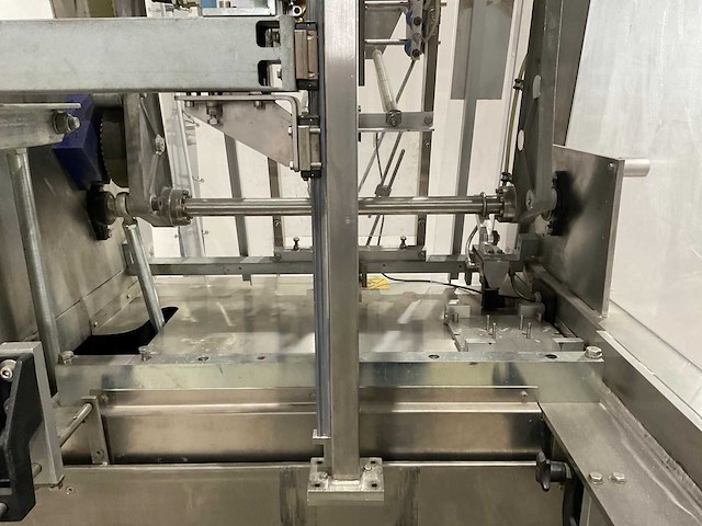 Schut systems - 2006 - sprinter f60 - dozen opzet machine - afbeelding 15 van  16