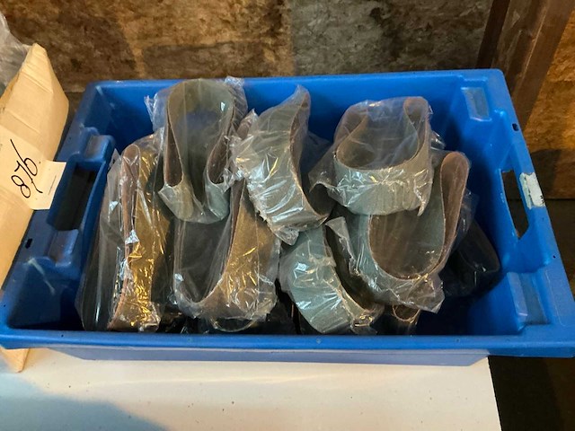 Schuurbanden in plastic krat en doos - afbeelding 2 van  5