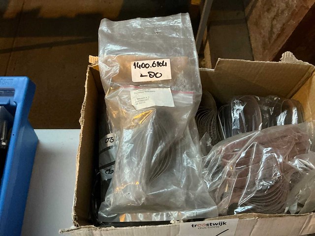 Schuurbanden in plastic krat en doos - afbeelding 4 van  5