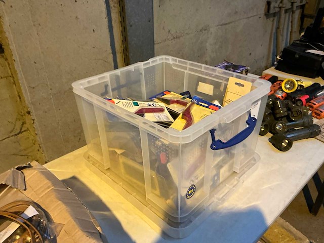 Schuurblokjes in plastic krat - afbeelding 3 van  3