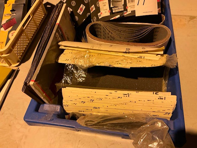 Schuurpapier en schuurbanden - afbeelding 2 van  3