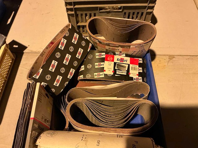 Schuurpapier en schuurbanden - afbeelding 3 van  3