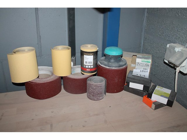 Schuurrollen en schuurpads. - afbeelding 1 van  3