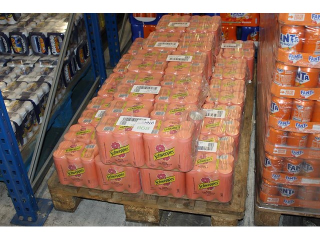 Schweppes pink grapefruit. 15 trays a 24 blikken 0,33l. totaal 360 blikken.tht 2-26. bod is inclusief 54 eu... - afbeelding 1 van  2