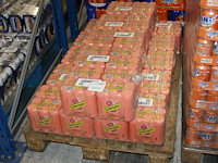 Schweppes pink grapefruit. 15 trays a 24 blikken 0,33l. totaal 360 blikken.tht 2-26. bod is inclusief 54 eu... - afbeelding 1 van  2