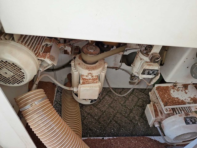 Scm - compact 23 ks - vierzijdige profileer- en schaafmachine - 2002 - afbeelding 17 van  22