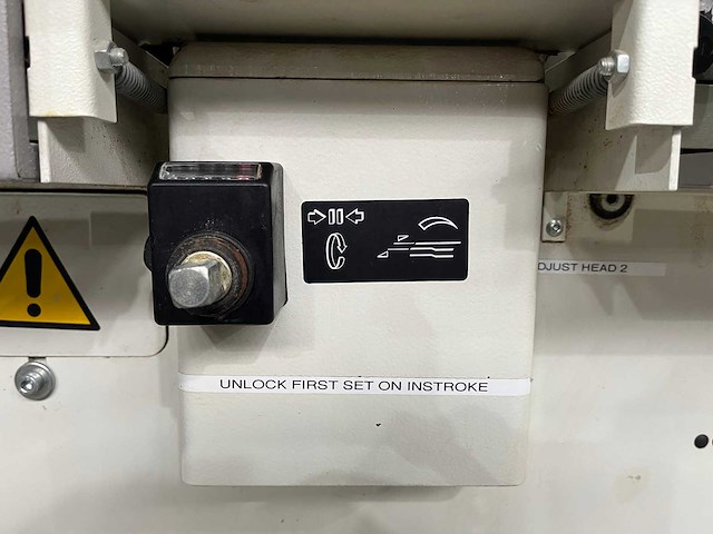 Scm - sintex nt - vierzijdige profileer- en schaafmachine - 2008 - afbeelding 9 van  10