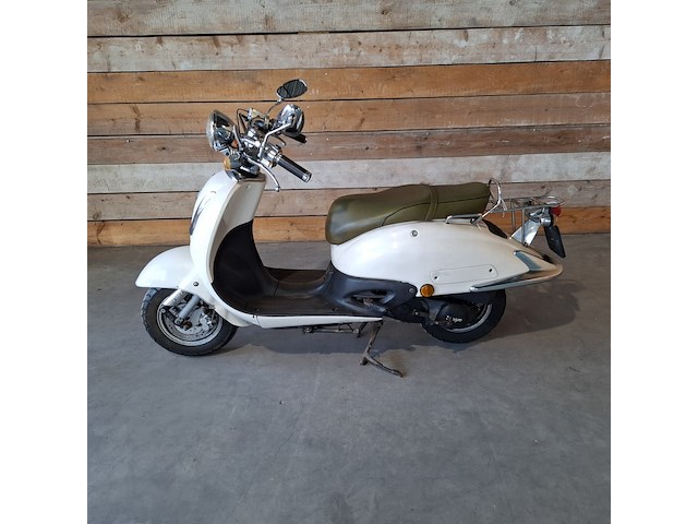 Scooter, agm, v641 | iva, wit, 2017 - afbeelding 1 van  18