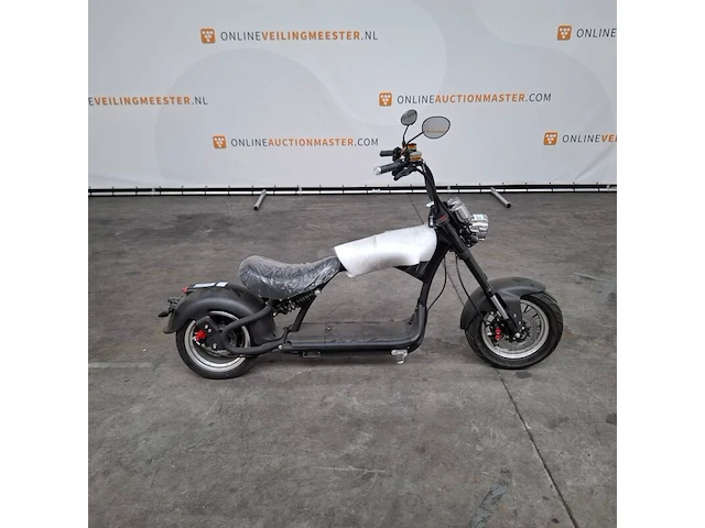 Scooter, mangosteen, m1 - afbeelding 1 van  12