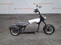 Scooter, mangosteen, m1 - afbeelding 1 van  12