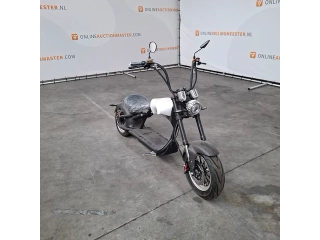 Scooter, mangosteen, m1 - afbeelding 5 van  12