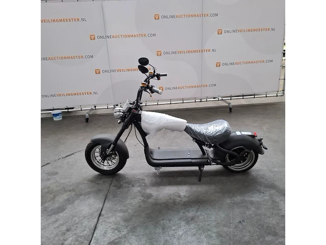 Scooter, mangosteen, m1 - afbeelding 8 van  12