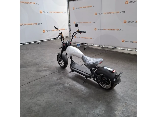 Scooter, mangosteen, m1 - afbeelding 9 van  12