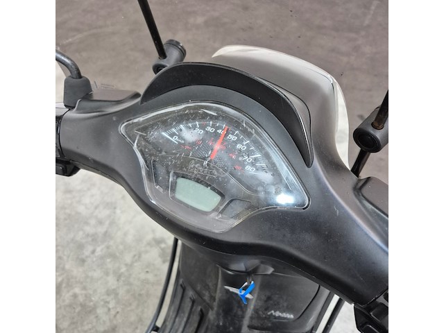 Scooter, piaggio, vespa sprint - afbeelding 15 van  21