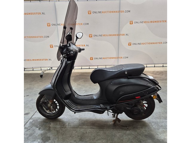 Scooter, piaggio, vespa sprint - afbeelding 17 van  21