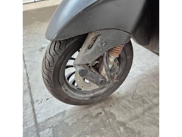 Scooter, piaggio, vespa sprint - afbeelding 21 van  21