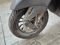 Scooter, piaggio, vespa sprint - afbeelding 21 van  21