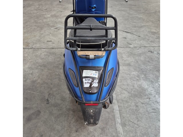 Scooter, piaggio, vespa sprint - afbeelding 10 van  21