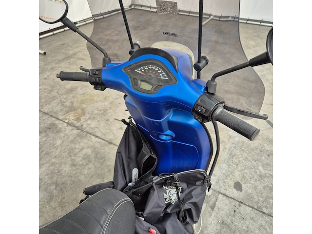 Scooter, piaggio, vespa sprint - afbeelding 12 van  21