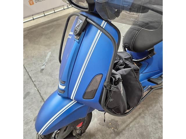 Scooter, piaggio, vespa sprint - afbeelding 21 van  21
