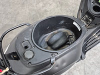 Scooter, piaggio, vespa - afbeelding 16 van  26