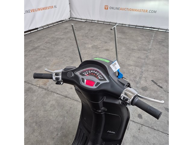 Scooter, piaggio, vespa - afbeelding 17 van  26