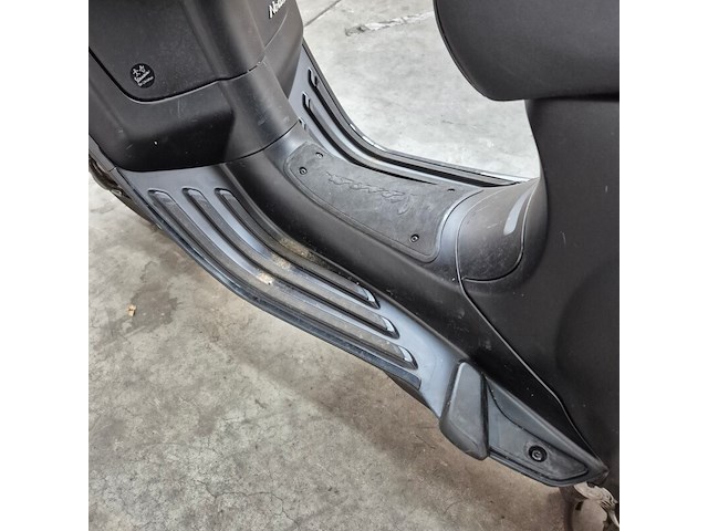 Scooter, piaggio, vespa - afbeelding 25 van  26