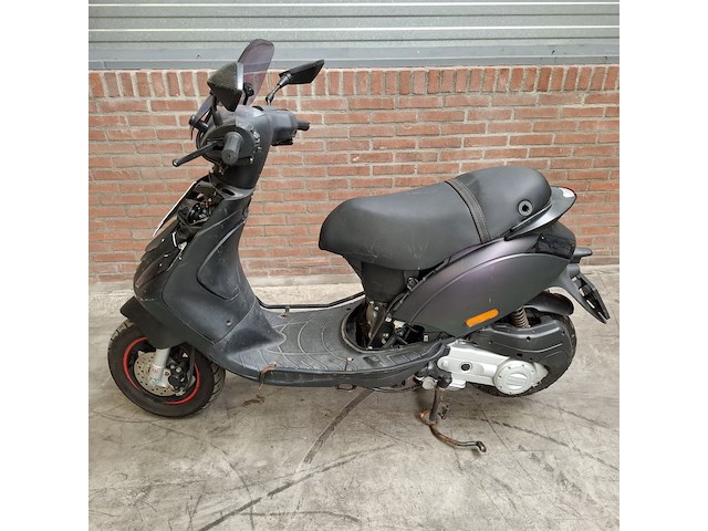Scooter, piaggio, zip - afbeelding 11 van  37