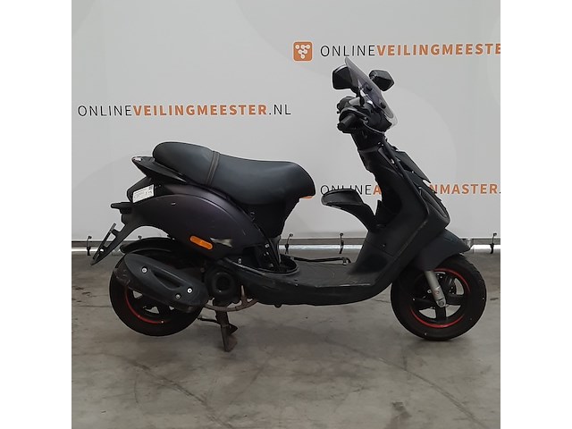 Scooter, piaggio, zip - afbeelding 1 van  37