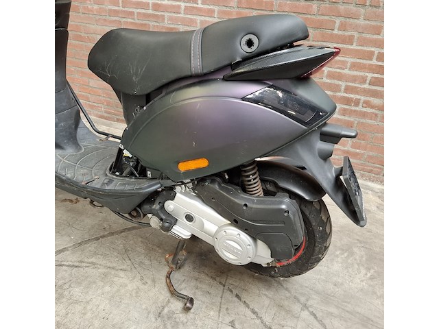 Scooter, piaggio, zip - afbeelding 14 van  37