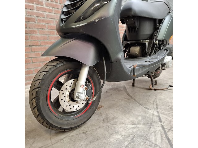 Scooter, piaggio, zip - afbeelding 22 van  37