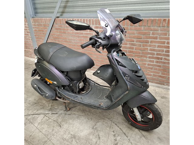 Scooter, piaggio, zip - afbeelding 23 van  37