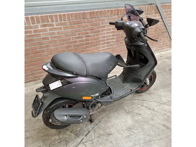 Scooter, piaggio, zip - afbeelding 32 van  37