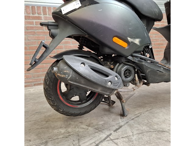 Scooter, piaggio, zip - afbeelding 34 van  37