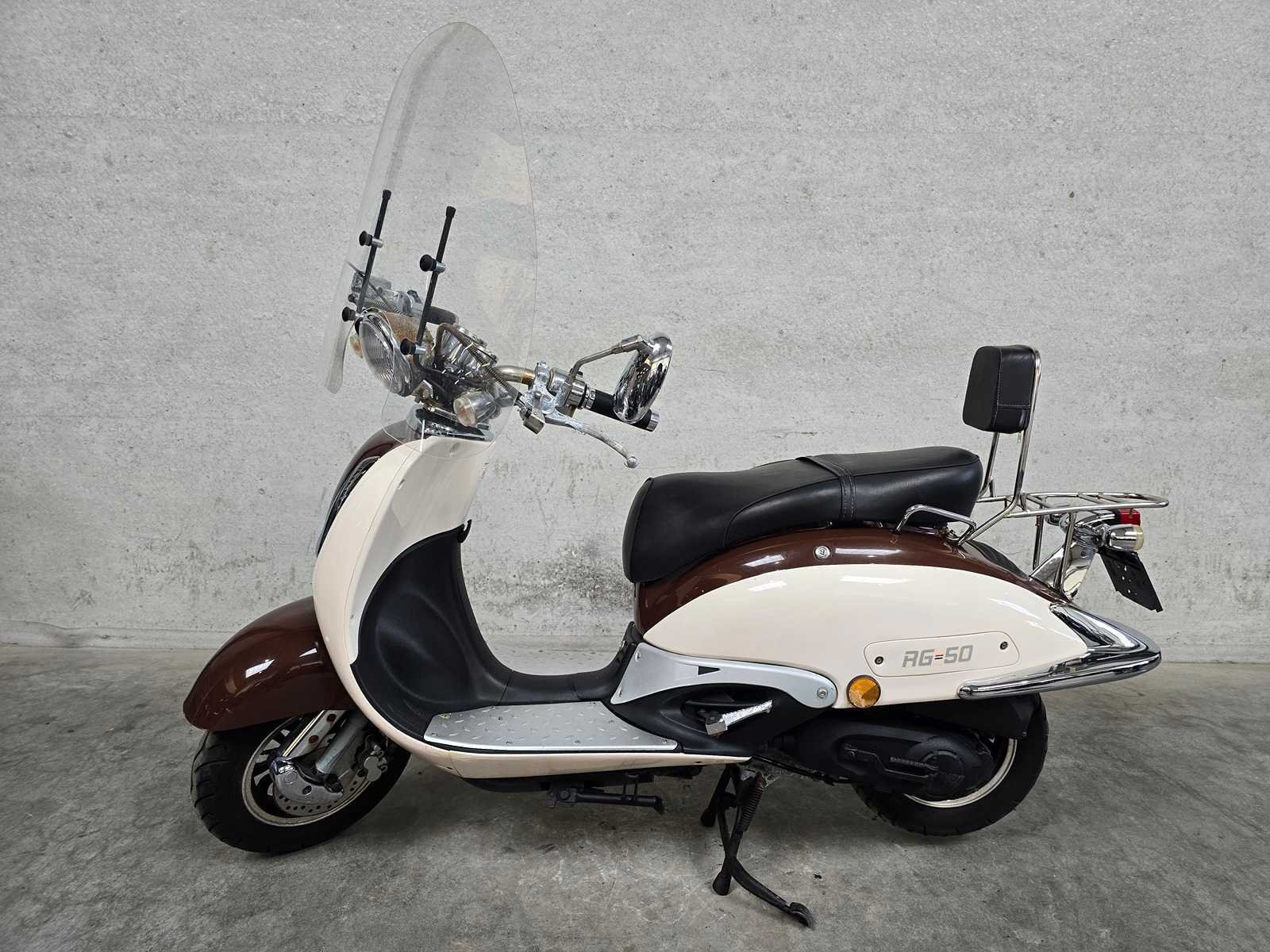 Scooters, motorscooters, motorfietsen en e-scooters